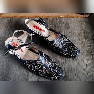 Pikolinos Black Cutout Leather Ankle Strap Low Heel Sandals Size 9  40 EUC